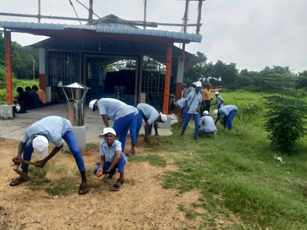 WS students picking up litter